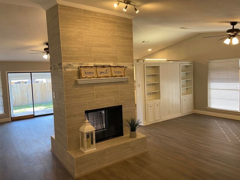 Building Photo - 2006 W Northgate Dr