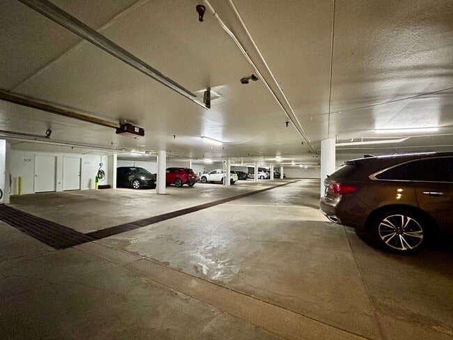Building Photo - Two Bedroom Condo Available In Downtown Boulder
