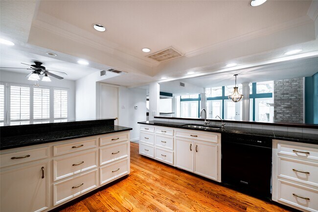 Building Photo - 5918 San Felipe St