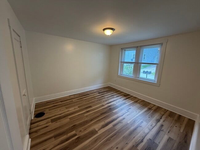 Building Photo - 607 Tabak Ave