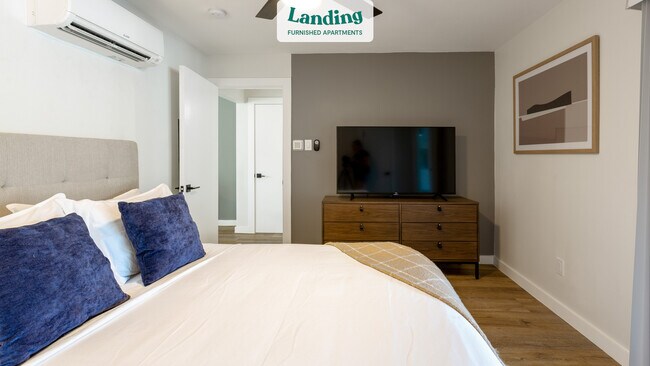 Building Photo - 425 N Rosemont Ave