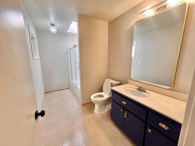 Building Photo - Newly Remodeled & Full of Character!