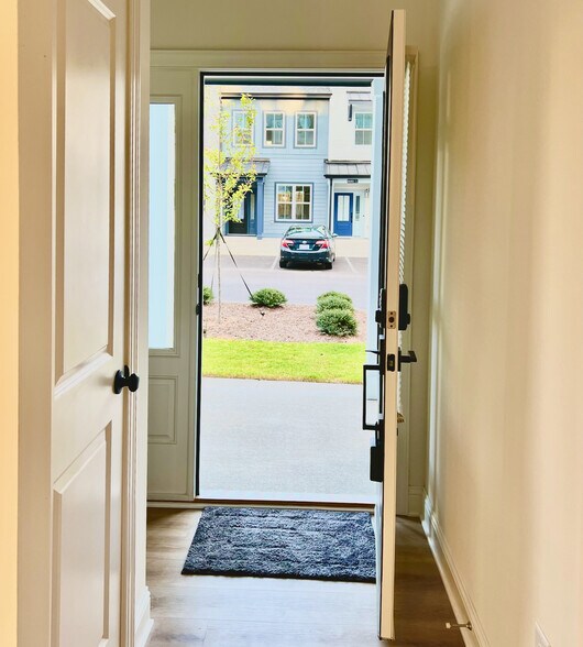 Building Photo - Room in Townhome on Brushfoot Wy