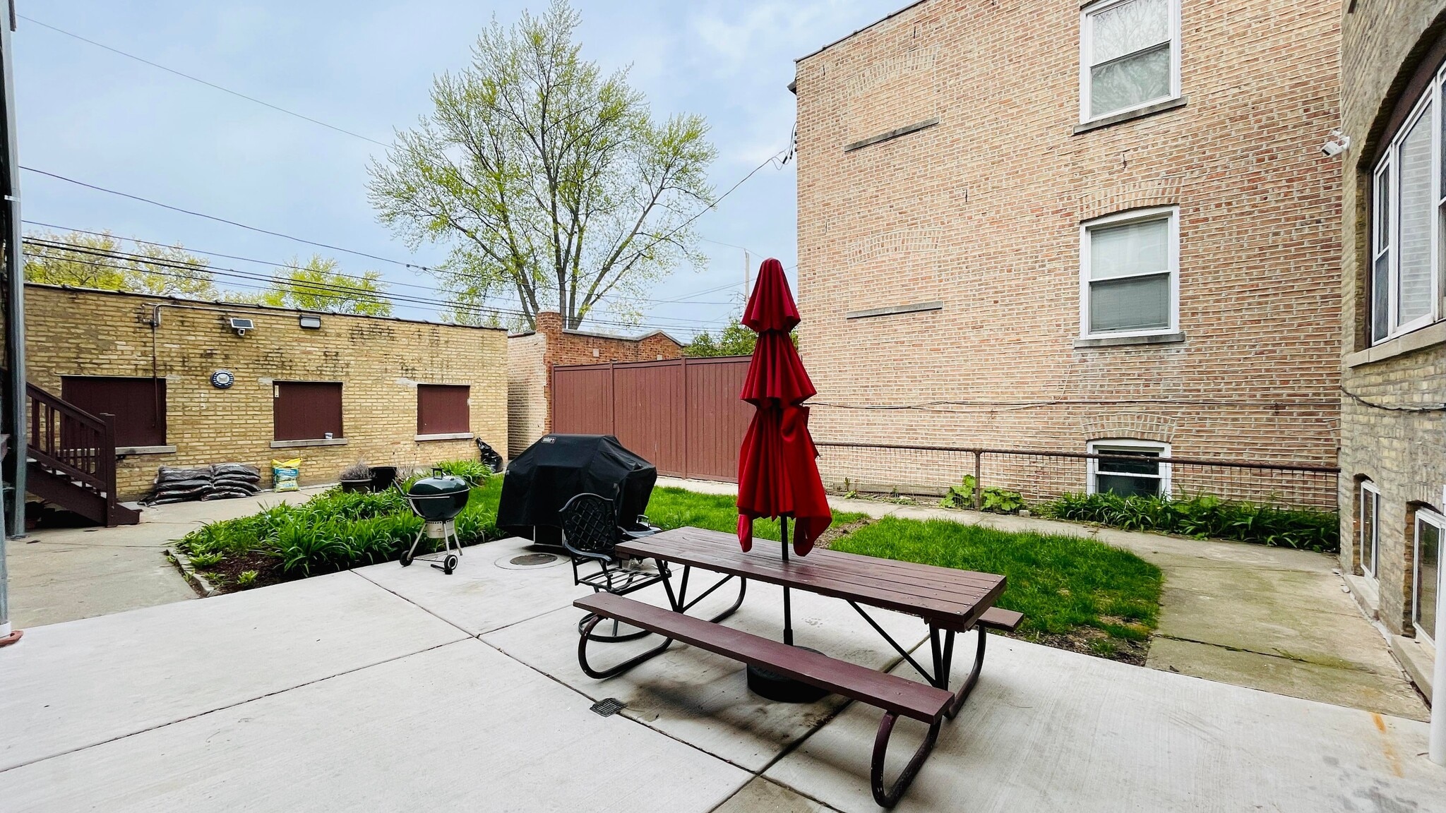 Building Photo - 4205 N Linder Ave