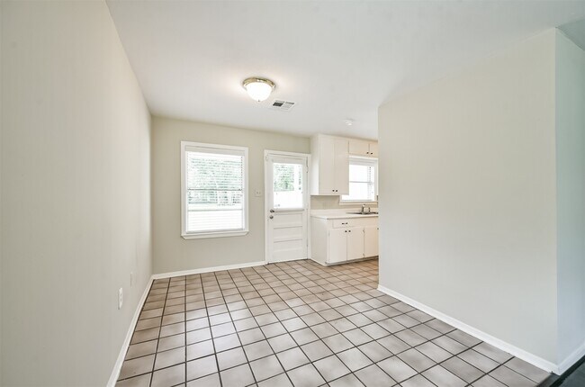 Building Photo - 4924 Palmetto St