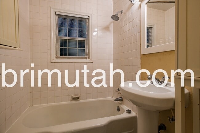 Building Photo - 1266 Parkway Ave