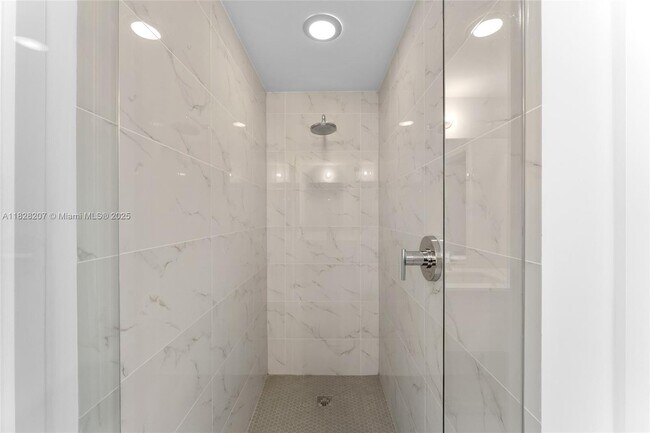 Building Photo - 16385 Biscayne Blvd