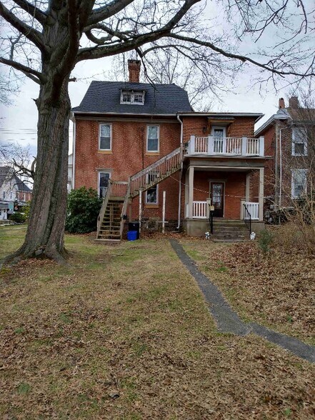 Building Photo - 417 W Walnut St