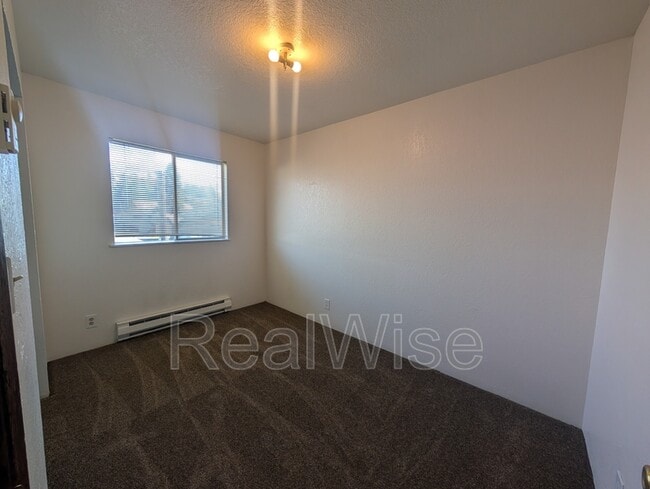 Building Photo - 275 Rose Ave