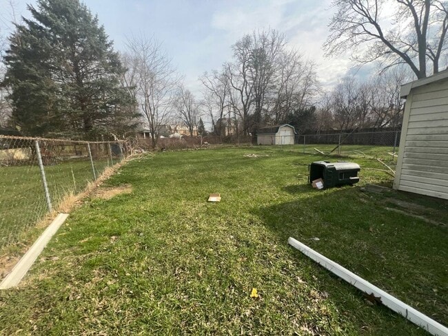 Building Photo - 121 Monroe St