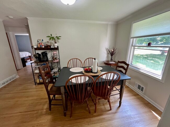 Building Photo - 215 Mystic Ln