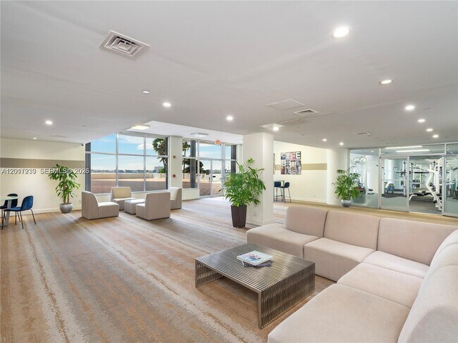 Building Photo - 10350 W Bay Harbor Dr