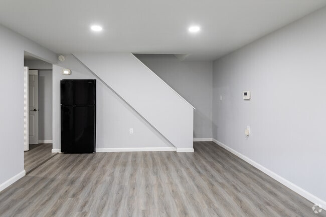 2BR, 1BA Townhome - 783SF - Living Room - Pleasant View