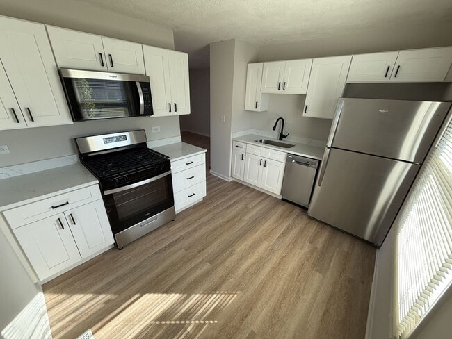 Building Photo - 8170 Northway Dr