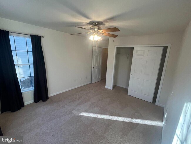 Building Photo - 233 Birchwood Dr