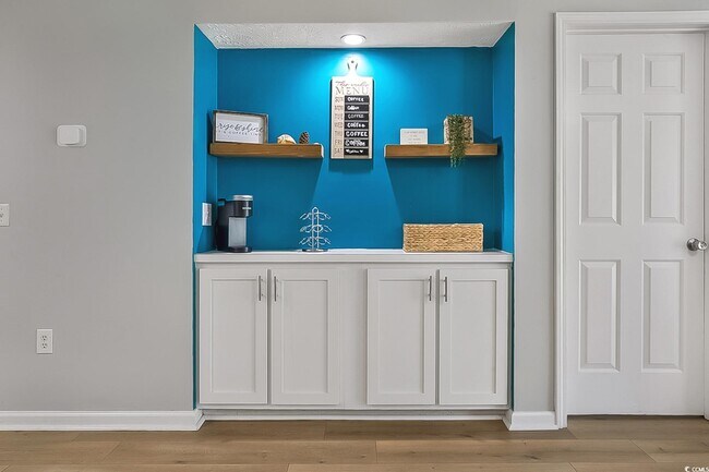 Building Photo - 510 White River Dr