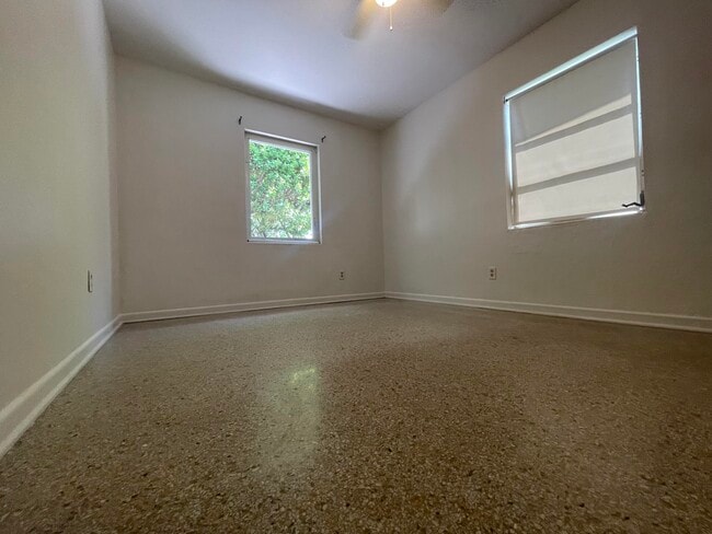 Building Photo - 335 Hernando St