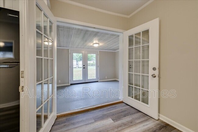 Building Photo - 3603 Columbine Dr