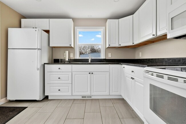 Building Photo - 24 Garden St