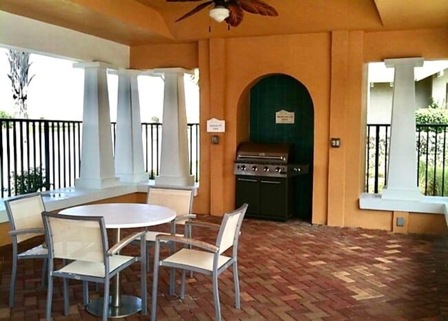 Building Photo - 820 Millbrae Ct