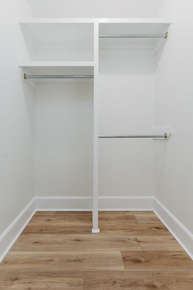 Building Photo - Quiet Neighborhood in a Conveniently Locat...