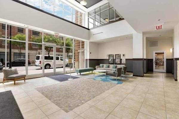 Lobby - 950 W Monroe St