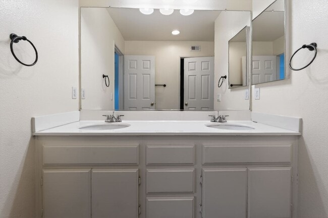 Building Photo - 10009 Kika Ct