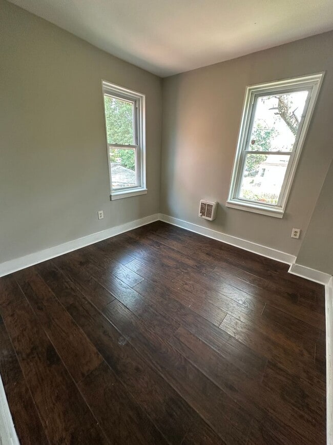 Building Photo - 3 Bedroom 1 bath