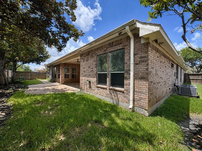 Building Photo - 3301 Elm Creek Dr