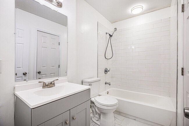 Building Photo - Beautiful 4 Bedroom and 2 Bathroom House in Independence