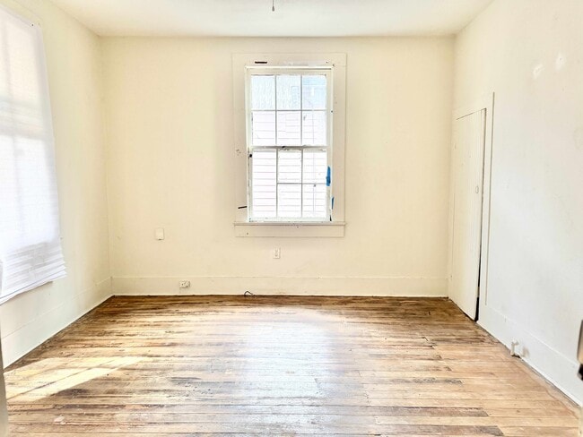 Building Photo - 220 Evergreen Dr