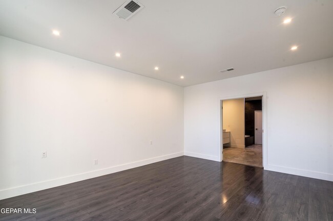 Building Photo - 1029 Calle Parque Dr