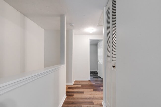 Building Photo - Wonderful End Unit Townhome Available Near...
