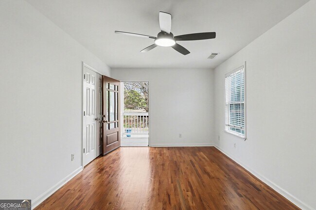 Building Photo - 179 Little St SE