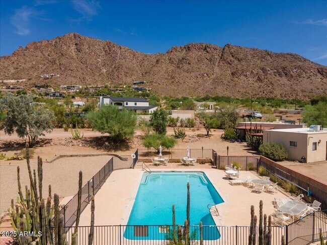 Building Photo - 5702 E Camelback Rd