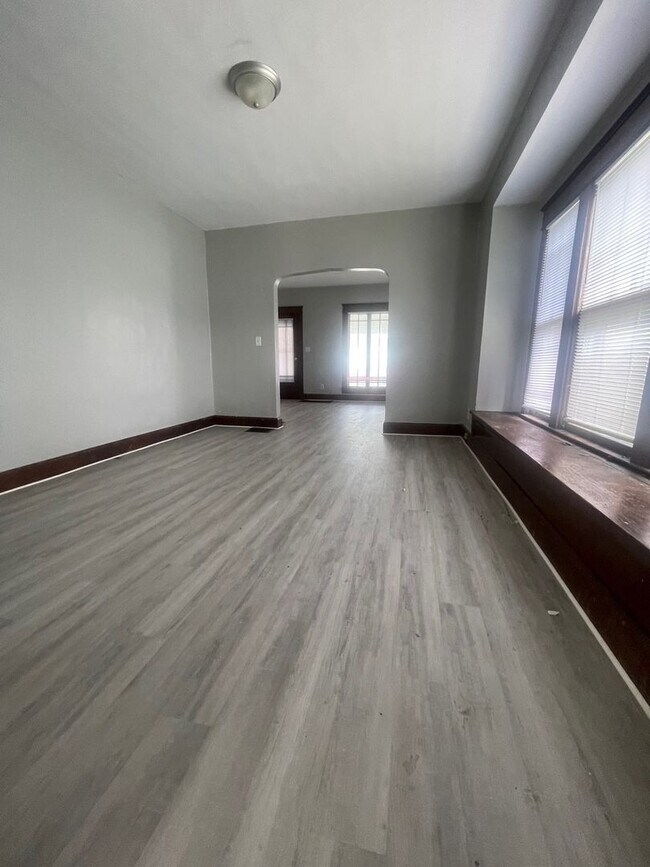 Building Photo - ***Relax, Entertain, and Feel at Home on W Jackson Street***