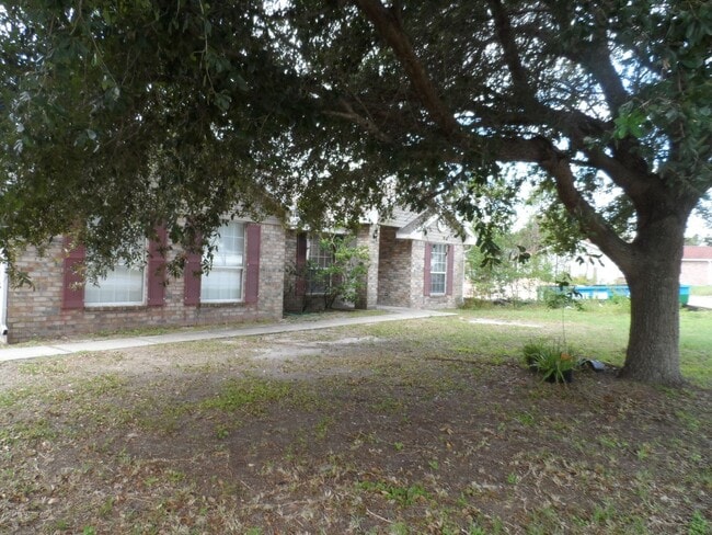 Building Photo - BEAUTIFUL BRICK 4 BEDROOM 2 BATH HOME AVAILABLE NOW CONTACT KAREN GUARDINO, REALTOR 386-747-9295