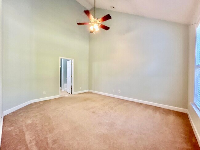 Building Photo - 200 Mossy Stone Ct