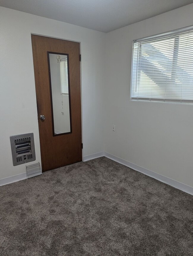 Building Photo - 2 Bedroom Pet-friendly Clarkston Apartment...