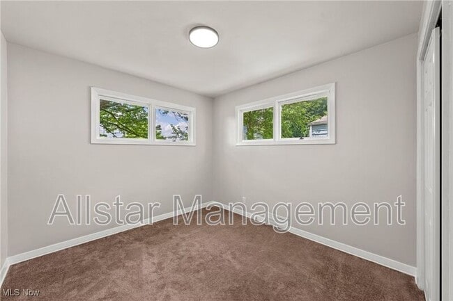 Building Photo - 1619 Struble Ave NE