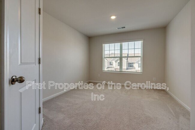 Building Photo - 807 Gable Oak Ln