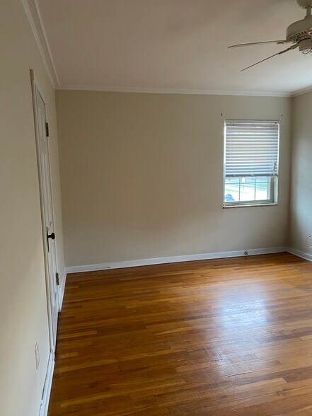 Master Bedroom - 1040 Northwest Blvd