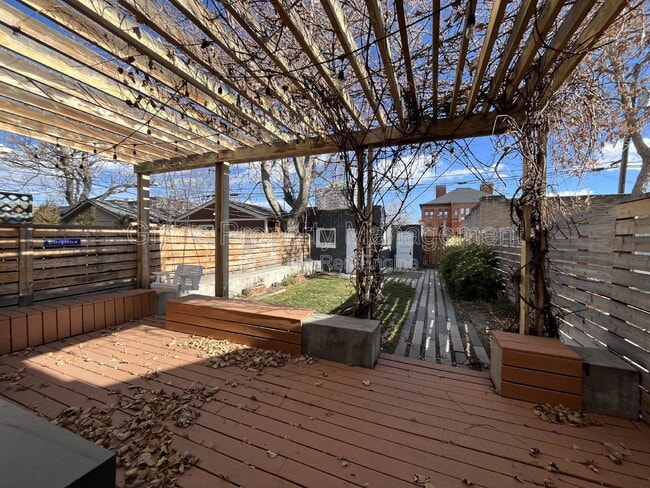 Building Photo - 220 Sherman St