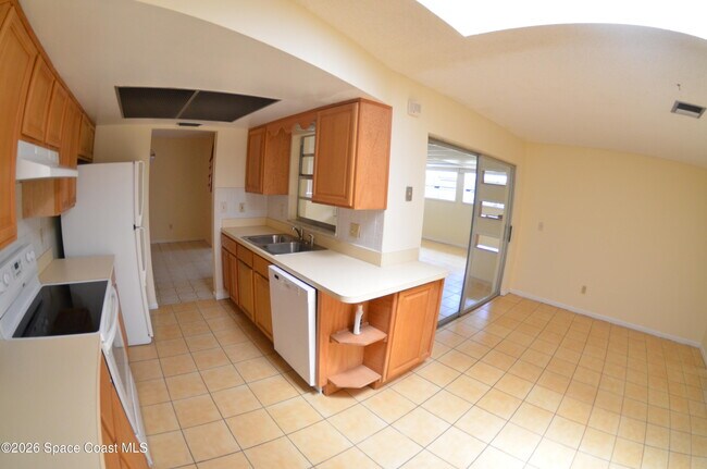 Building Photo - 300 Darrow Ave