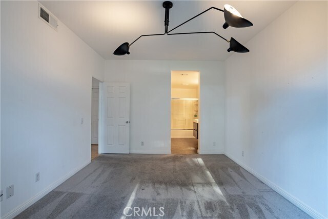 Building Photo - 2 Mansera Pl