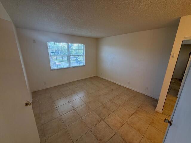 Building Photo - 1500 SE Royal Green Cir