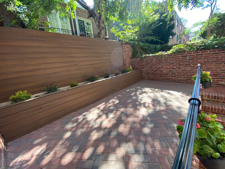 Building Photo - 722 Lombard St