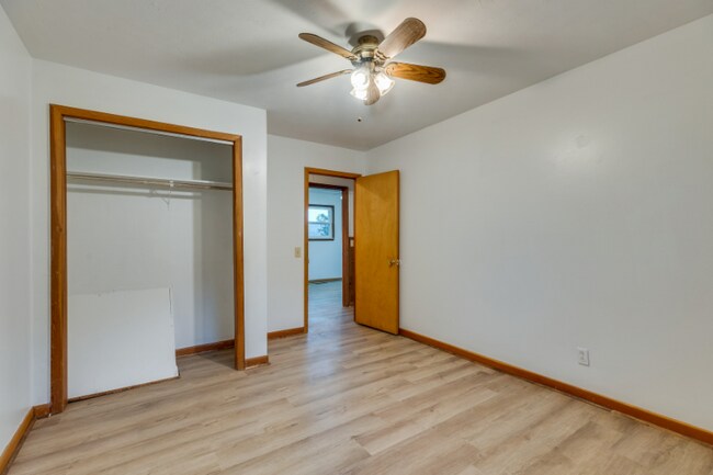 Building Photo - 134 Howes Chapel Rd