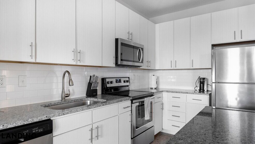 Building Photo - 2300 Tapestry Park Dr