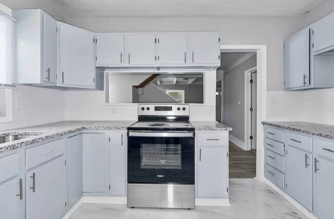 Building Photo - LOOK AT THIS GEM!  Schedule A Tour Today!!